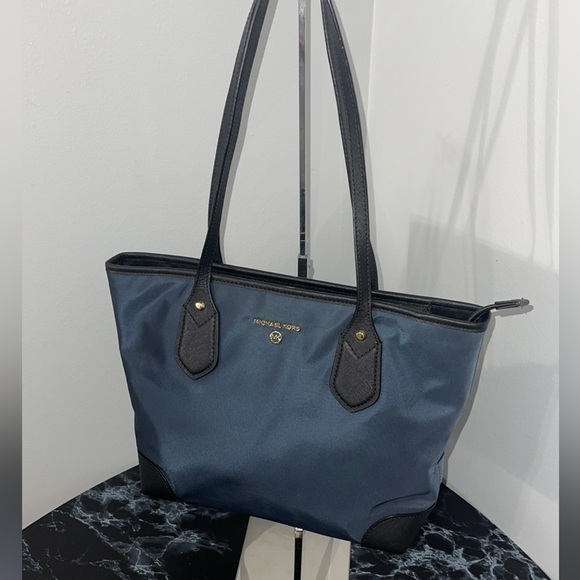 MICHAEL KORS Eva Top Zip Tote Nylon Bag Navy Gold Hardware AUTHENTIC - Picture 6 of 15